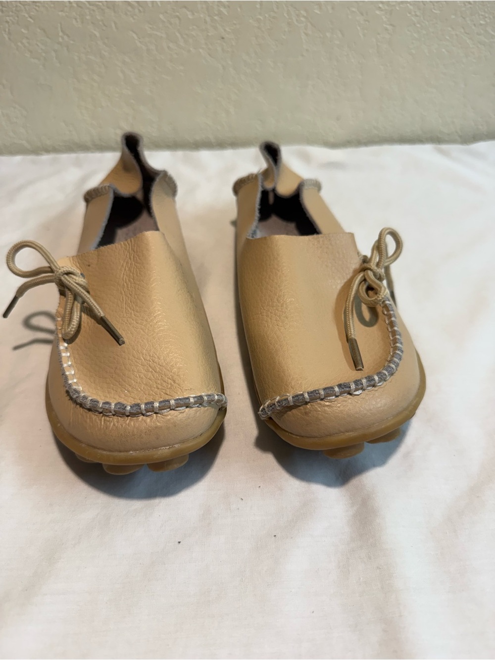 Women’s Socofy Hand Stitched Moccasin Casual Slip-On Loafers in Tan